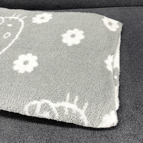 HELLO KITTY Blanket Gray & White Super Soft Throw Blanket 50" X 60" New - Picture 9 of 14